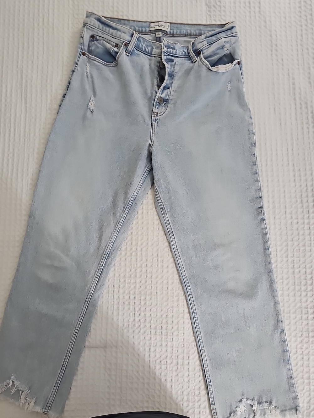 Abercrombie & Fitch Light Wash Cropped Jean Size 31/12 R